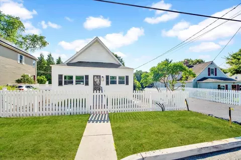 4 Cedar St, Greenburgh, NY 10706