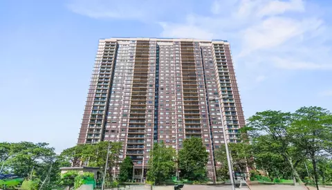 26910 Grand Central Parkay #15R, New York, NY 11005