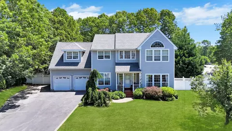75 Province Dr, South Setauket, NY 11720