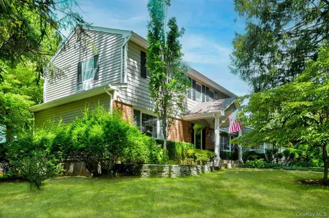 26 Polly Dr, Huntington, NY 11743