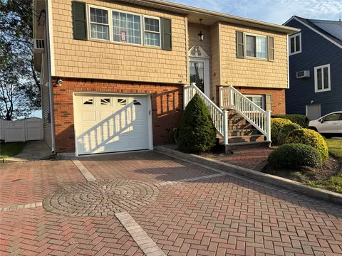 557 Southside Ave, Freeport, NY 11520