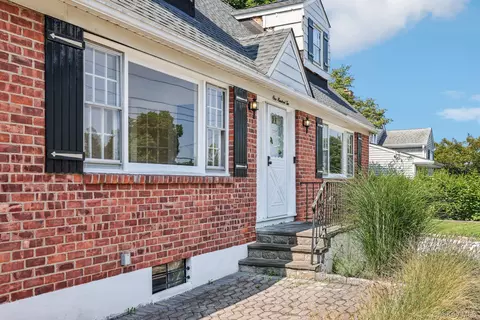 102 Grand Blvd, Scarsdale, NY 10583