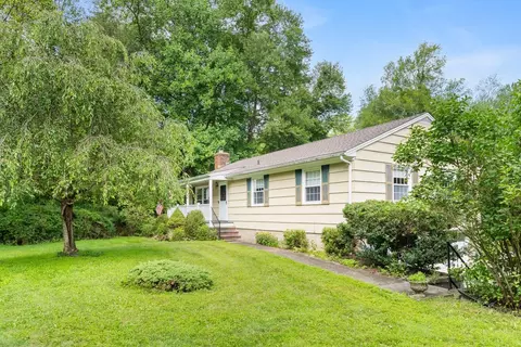 15 Glen Dr, Lewisboro, NY 10590