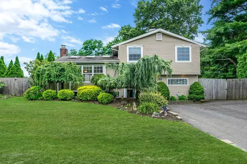 1902 Phillips Dr, Medford, NY 11763