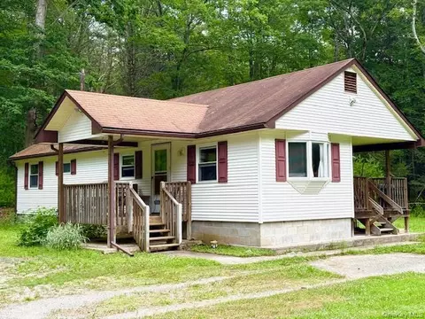 60 Collins Rd, Highland, NY 12732