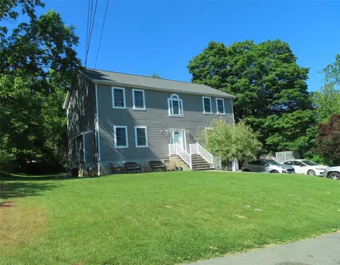 33 Cumberland Rd, Fishkill, NY 12524