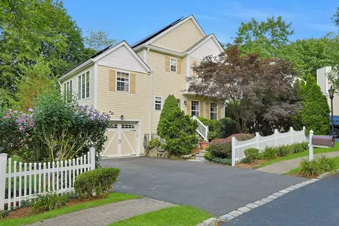 144 Hungerford Rd N, Briarcliff Manor, NY 10510
