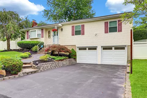 50 Brentwood Ave, Farmingville, NY 11738