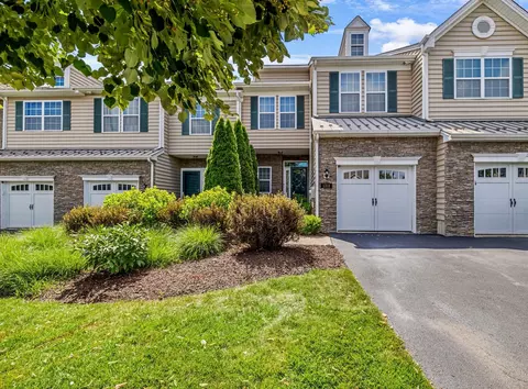 1318 Glastonbury Ln, Fishkill, NY 12524