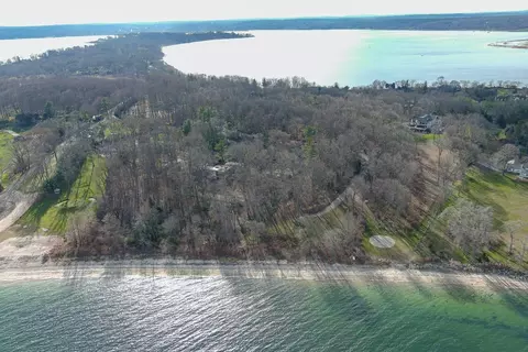 145 Centre Island Rd, Oyster Bay, NY 11771