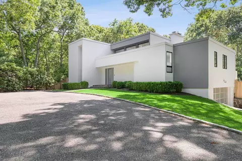 715 Hands Creek Rd, East Hampton, NY 11937