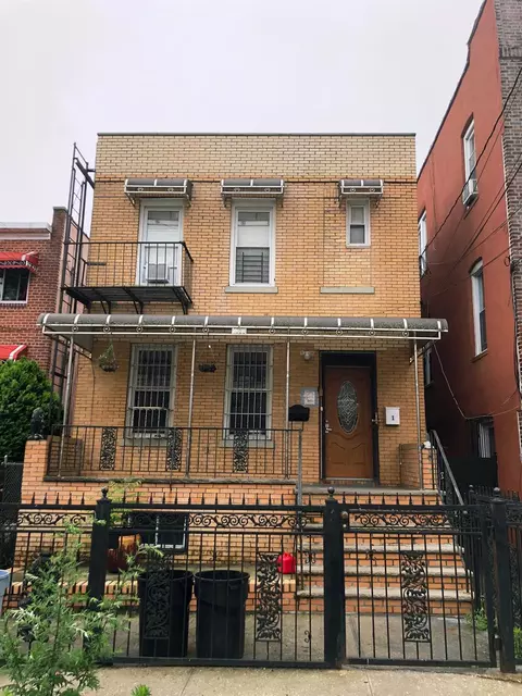 1038 E 224 St, New York, NY 10466