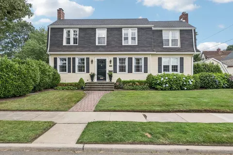 126 Chester Ave, Garden City, NY 11530