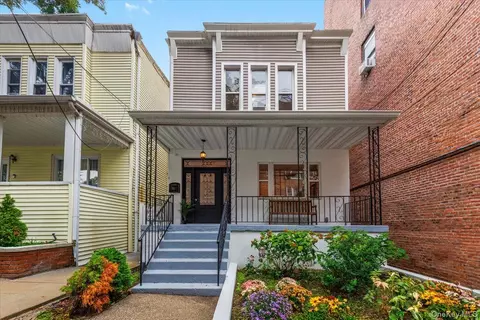 525 E 235th St, New York, NY 10470