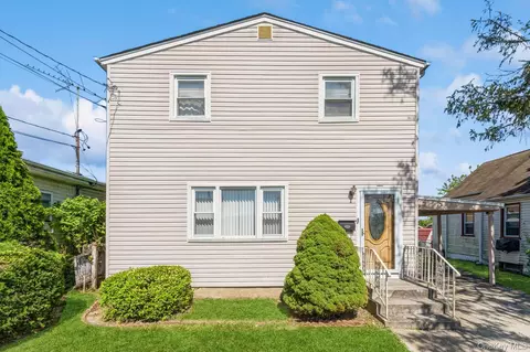 220 Elzey Ave, Elmont, NY 11003