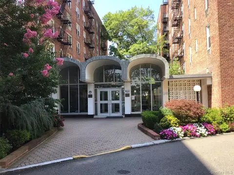 54-40 Little Neck Pkwy #4M, New York, NY 11362