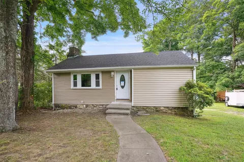 45 Juniper Dr, Mahopac, NY 10541