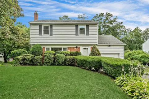 21 Pamela Ln, Mount Pleasant, NY 10595