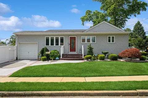 3300 Walters Ave, Wantagh, NY 11793