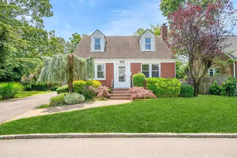 25 Korol St, Bay Shore, NY 11706