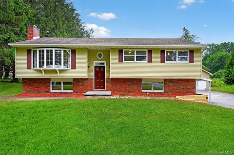 6 Beaver Rd, La Grange, NY 12540