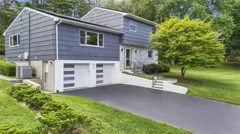 3 Ivanhoe Pl, Mount Pleasant, NY 10510