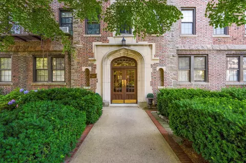100 Parkway Rd #1A, Bronxville, NY 10708
