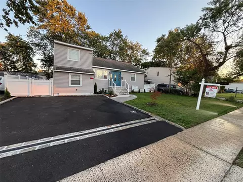 868 Oliver Ave, Westbury, NY 11590