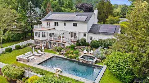 20 Little Pine Rd, Mount Kisco, NY 10549