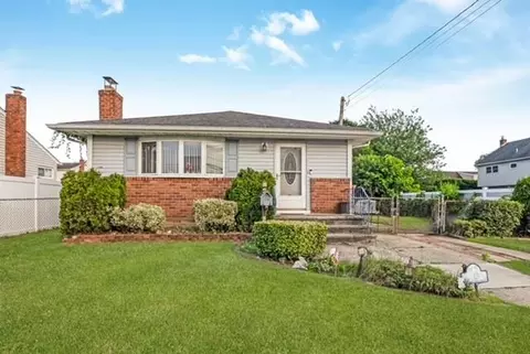 16 Michel Ave, South Farmingdale, NY 11735