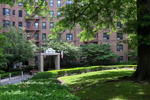 84-01 Main St #410, Jamaica, NY 11435