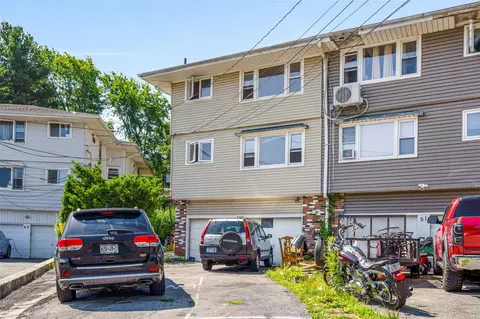 49 Valerie Dr, Yonkers, NY 10703