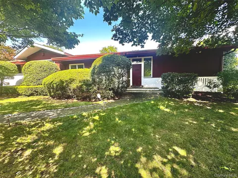 100 Woodford Rd, Scarsdale, NY 10583