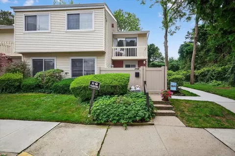 216 Unit M Springmeadow Dr, Brookhaven, NY 11741