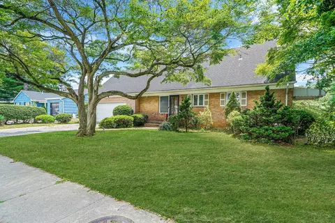 345 W Seaman Ave, Freeport, NY 11520