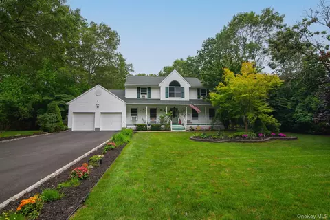 91 Drew Dr, Eastport, NY 11941