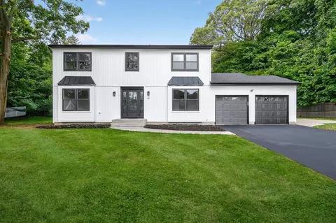 21 Kent Pl, Smithtown, NY 11787