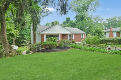 286 S Healy Ave, Greenburgh, NY 10583