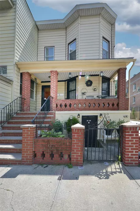 5822 Penrod St, New York, NY 11368