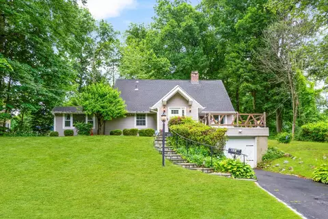 135 N Hampton Dr, Greenburgh, NY 10603
