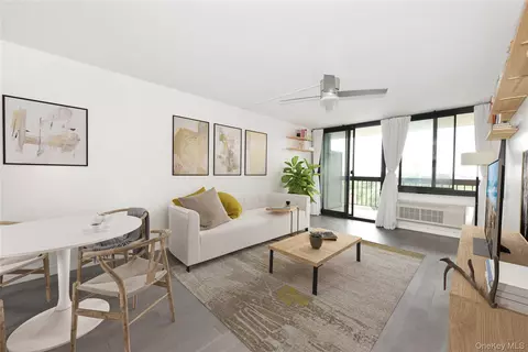 152-18 Union Tpke #12T, New York, NY 11367