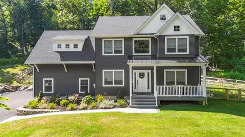 61 Deblock Rd, Wawayanda, NY 10958