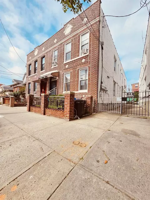 1714 W 12th St, Brooklyn, NY 11223