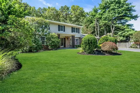 120 Washington Blvd, Commack, NY 11725