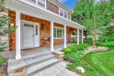 51 Halsey Rd, Southampton, NY 11960