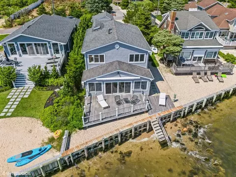 4235 Camp Mineola Rd, Mattituck, NY 11952