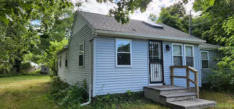 344 Elm Rd W, Mastic Beach, NY 11951