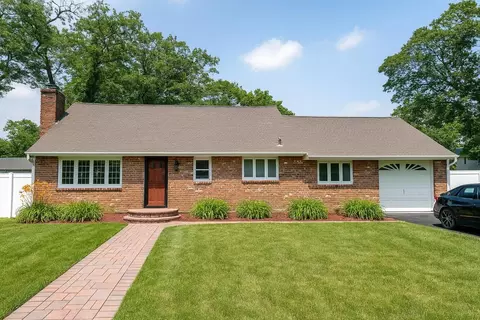 61 Ulster Ave, West Babylon, NY 11704