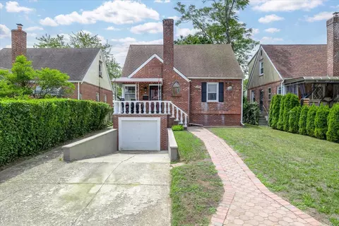 22324 Murdock Ave, New York, NY 11429