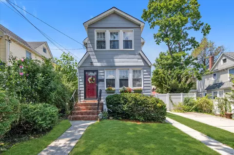 2634 213th St, New York, NY 11360